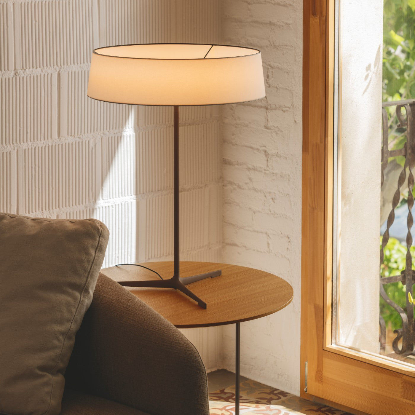 VIBIA DAMA 3225 stalinis šviestuvas