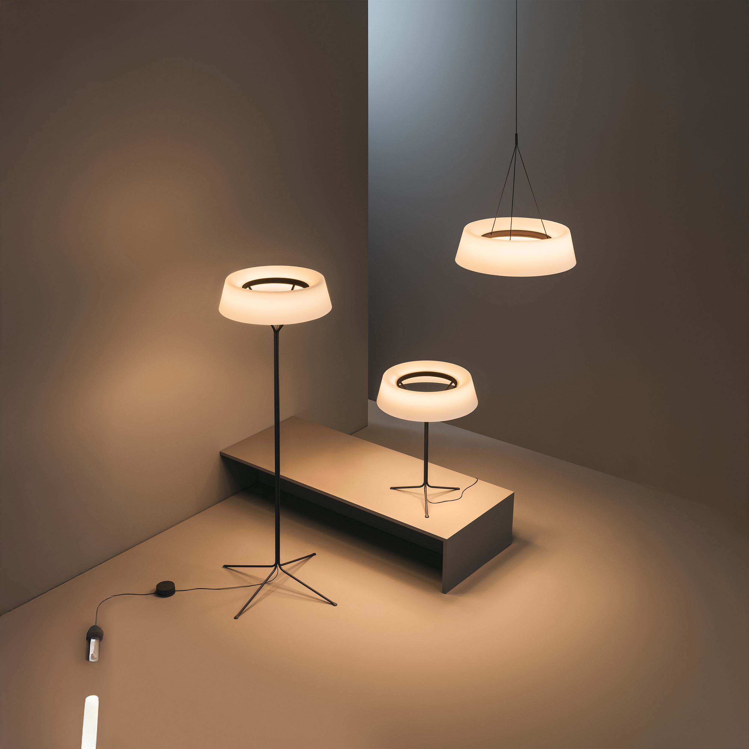 VIBIA LILY 5720 stalinis šviestuvas