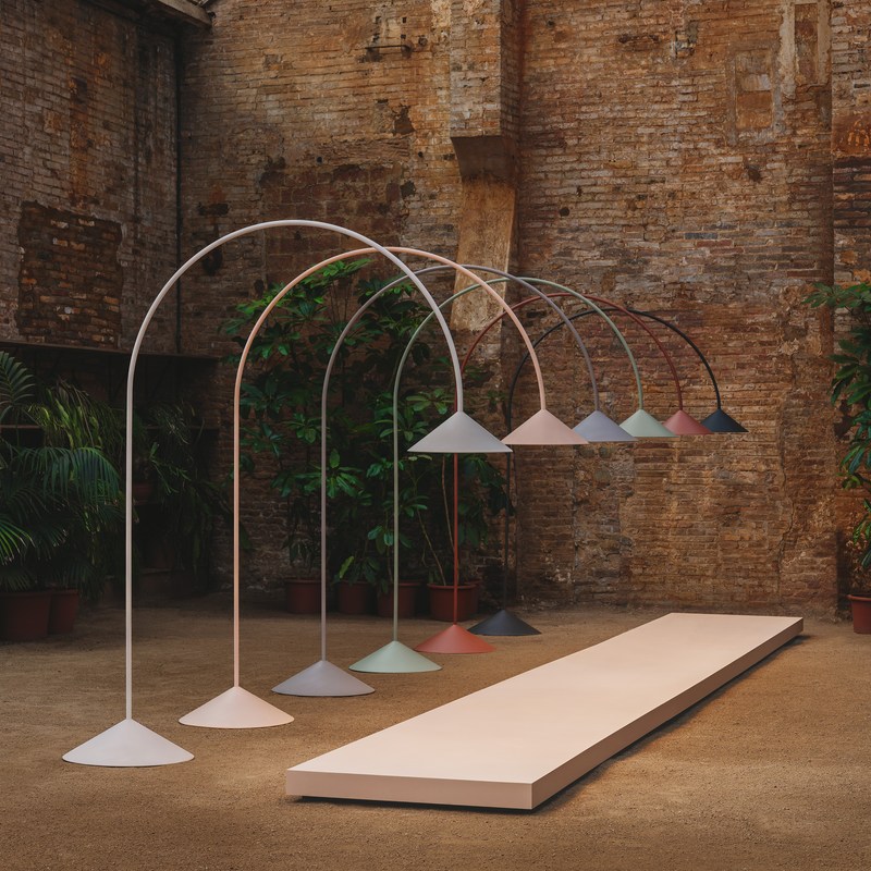 VIBIA OUT 4270 / 4275 pastatomas šviestuvas