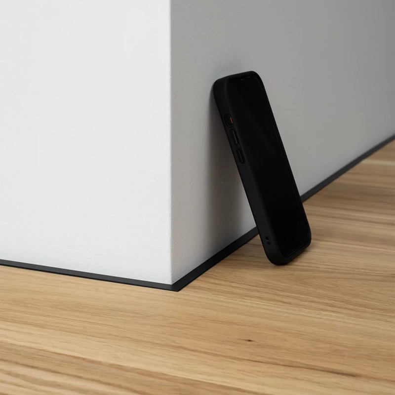 Juodos spalvos minimalistinės grindjuostės kampinis sujungimas Minileiste | makeyourcasa.lt