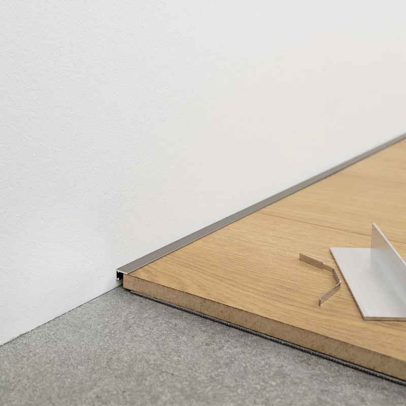 Minimalistinis profilis grindų dangai užbaigti | makeyourcasa.lt