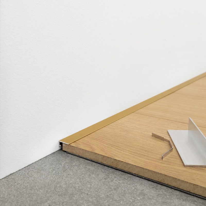 Minimalistinė grindjuostė auksinės spalvos Minileiste | makeyourcasa.lt