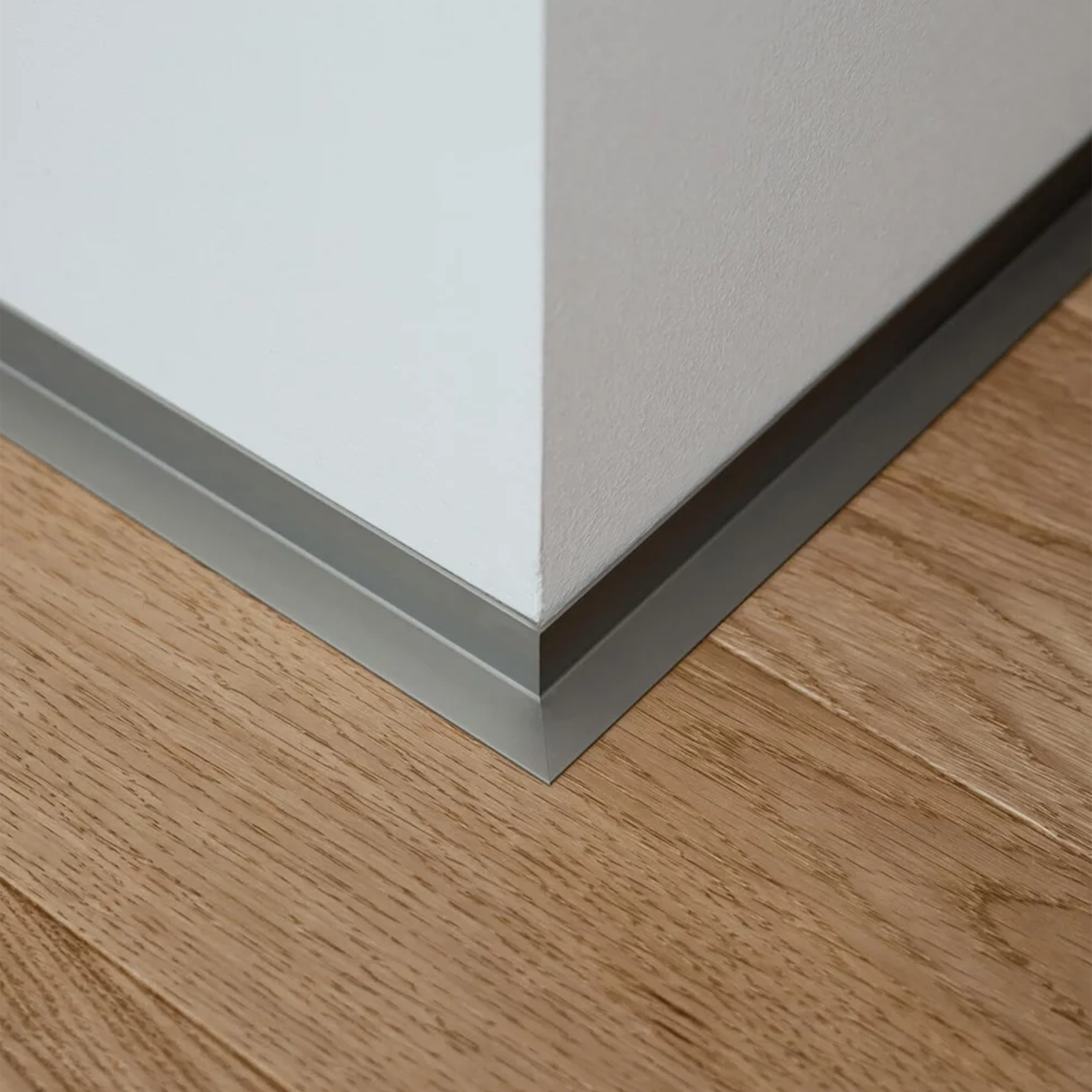 Minileiste SL16x5 grindjuosčių sujungimas stačiame kampe prie laminato grindų dangos
