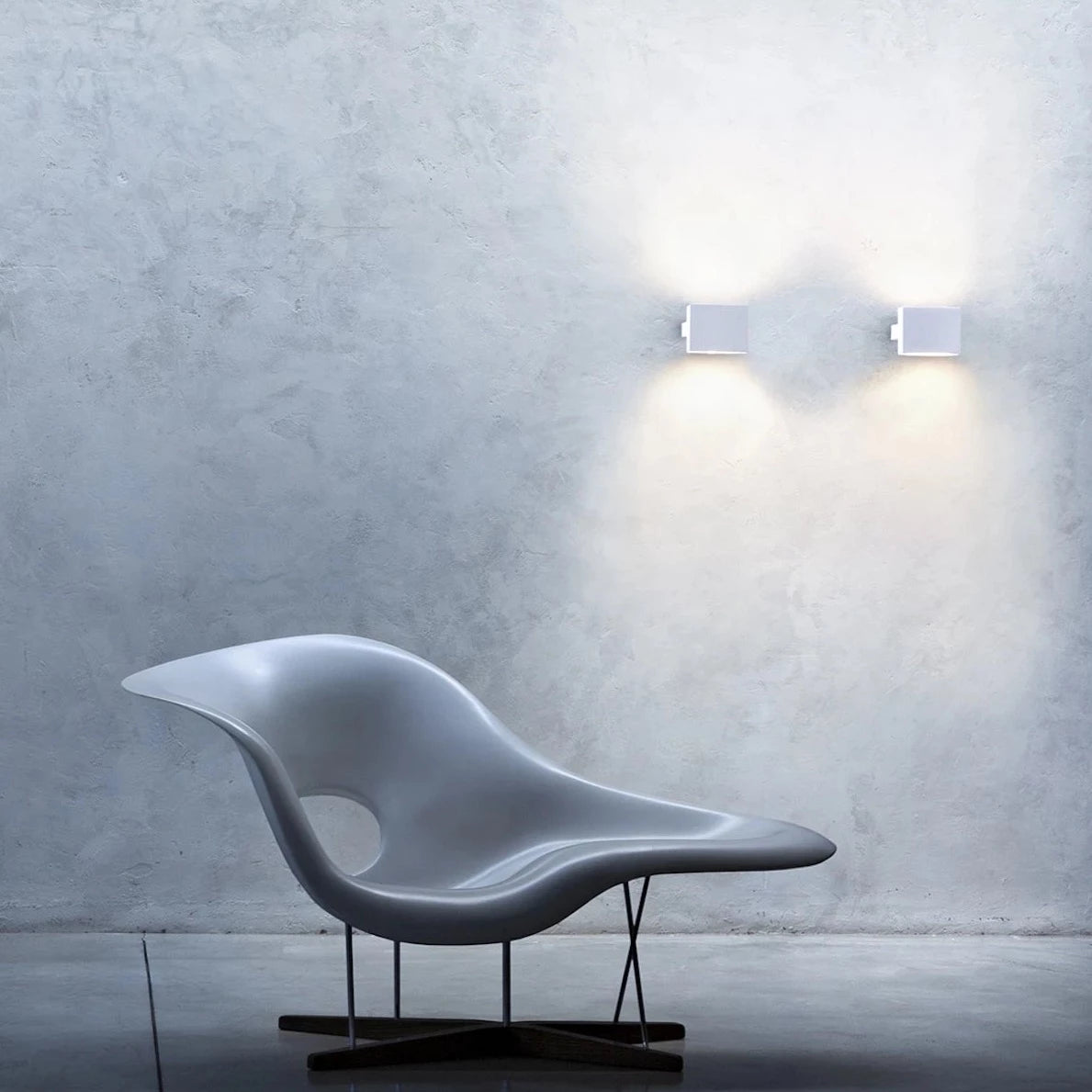Flos Tight Light sieninis šviestuvas