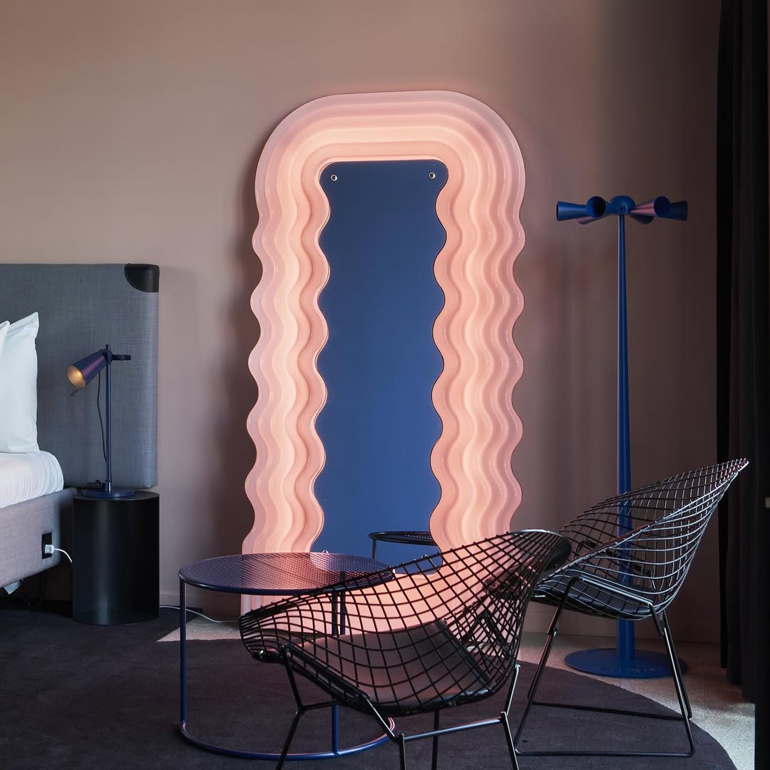 Poltronova Ultrafragola sieninis LED veidrodis