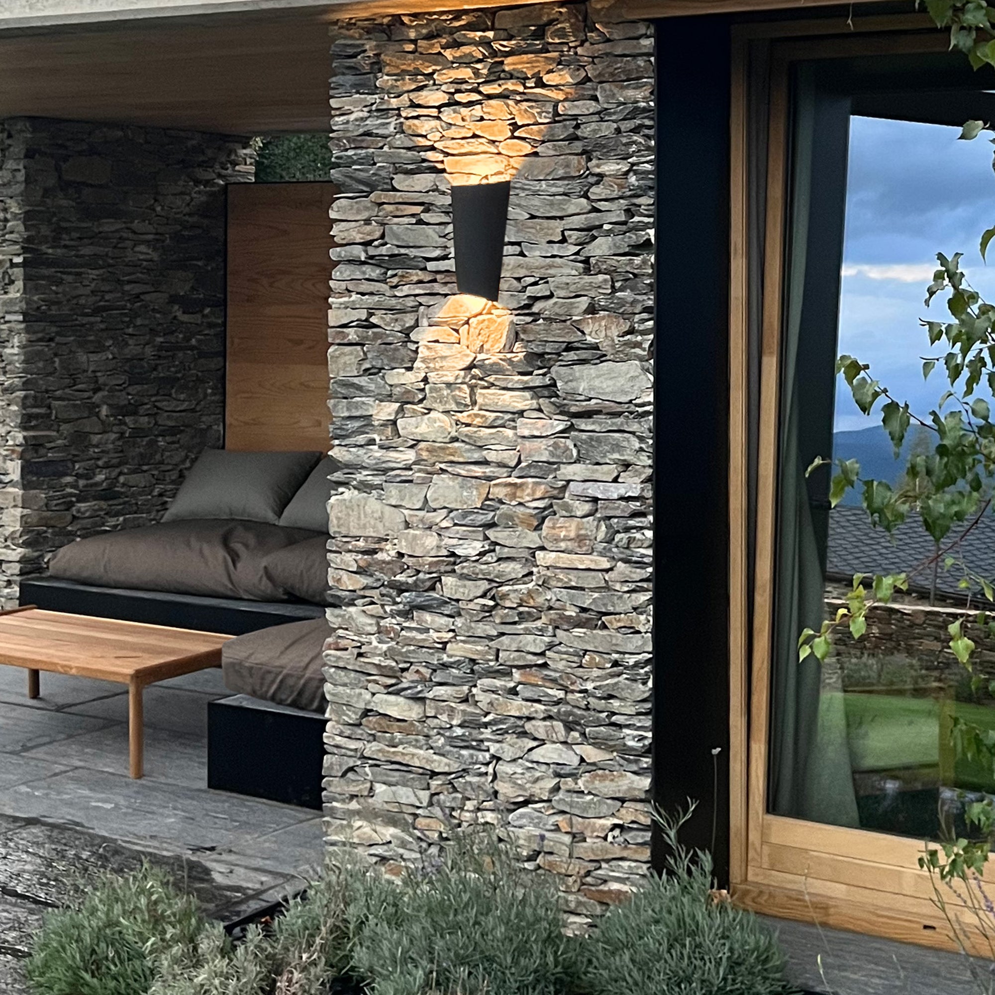 VIBIA BREAK PLUS OUTDOOR 4118 sieninis lauko šviestuvas