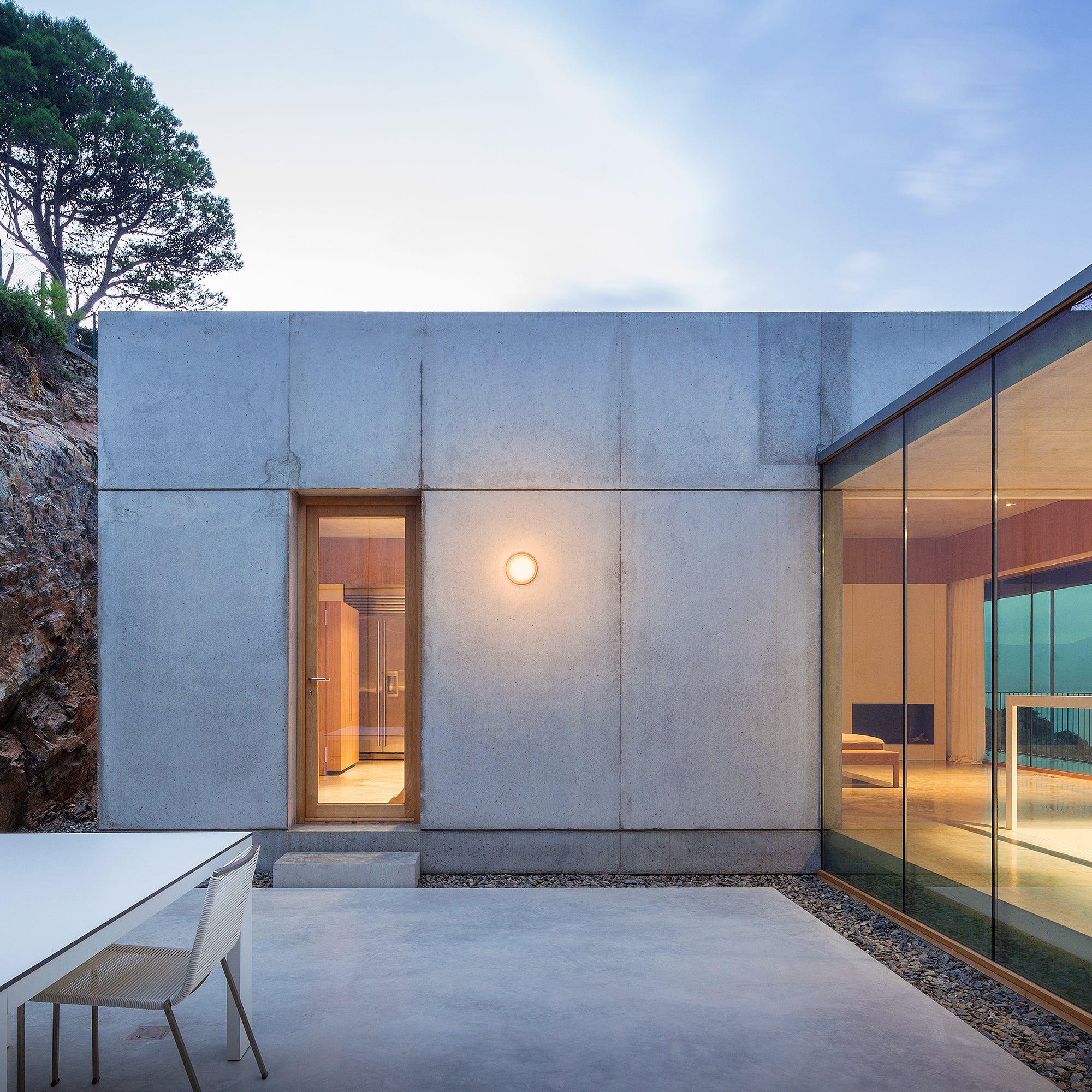 VIBIA DOTS GLASS OUTDOOR 4680 sieninis lauko šviestuvas