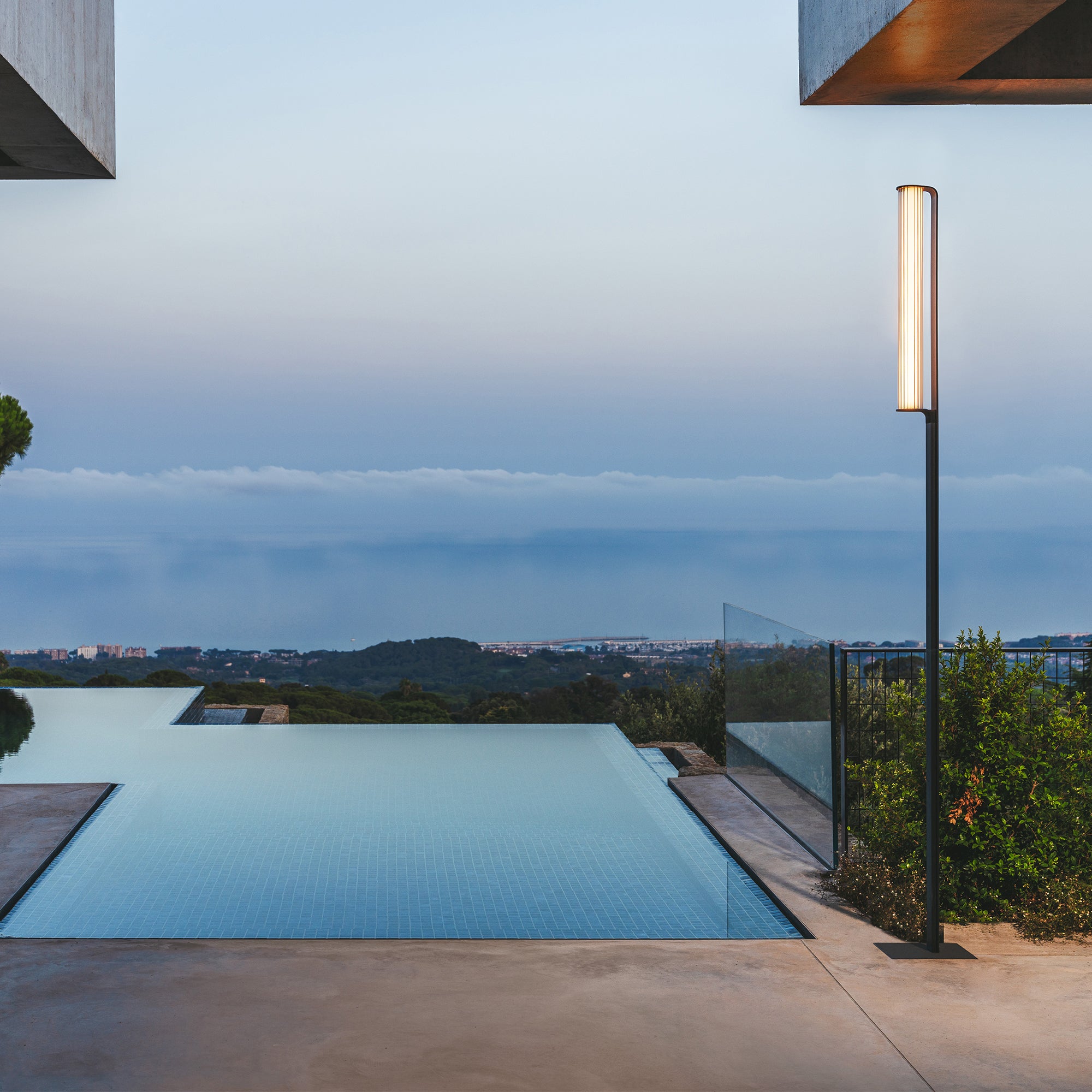 VIBIA CLASS OUTDOOR 2810 / 2815 pastatomas lauko šviestuvas 250 cm
