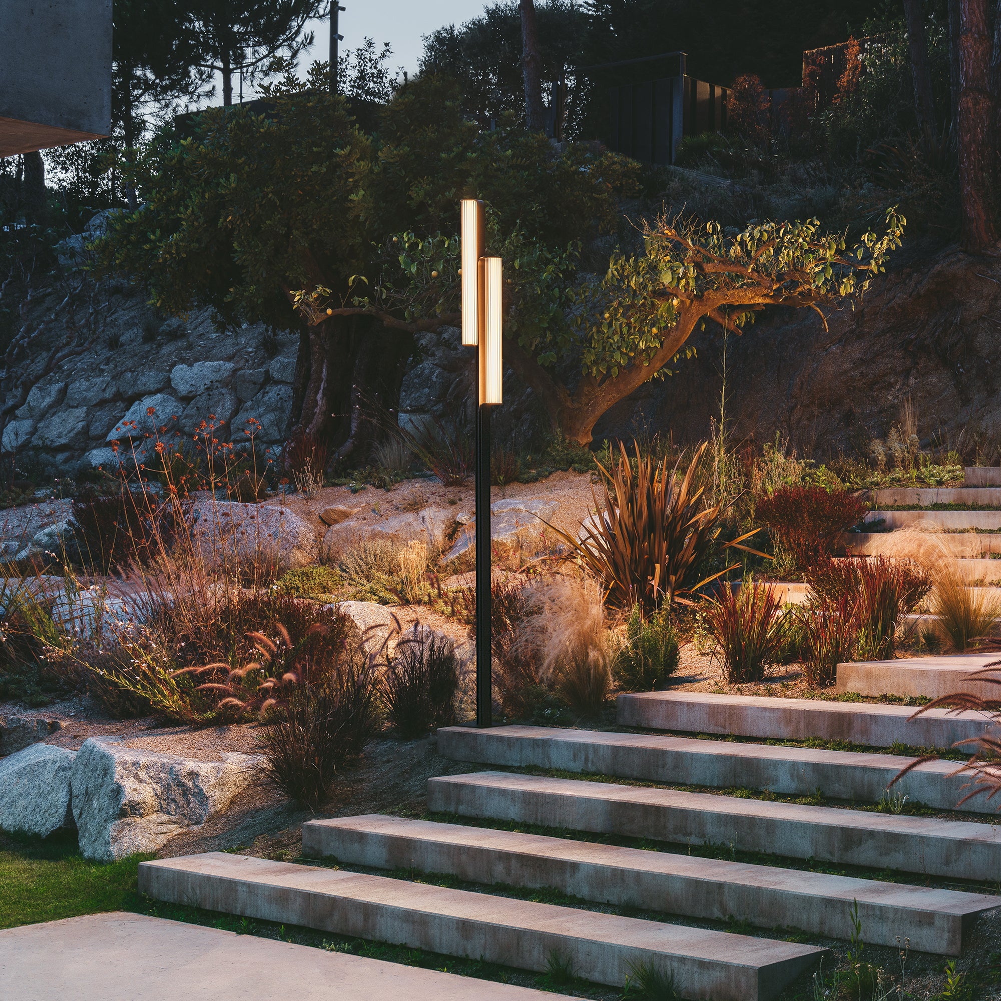 VIBIA CLASS OUTDOOR 2810 / 2815 pastatomas lauko šviestuvas 250 cm