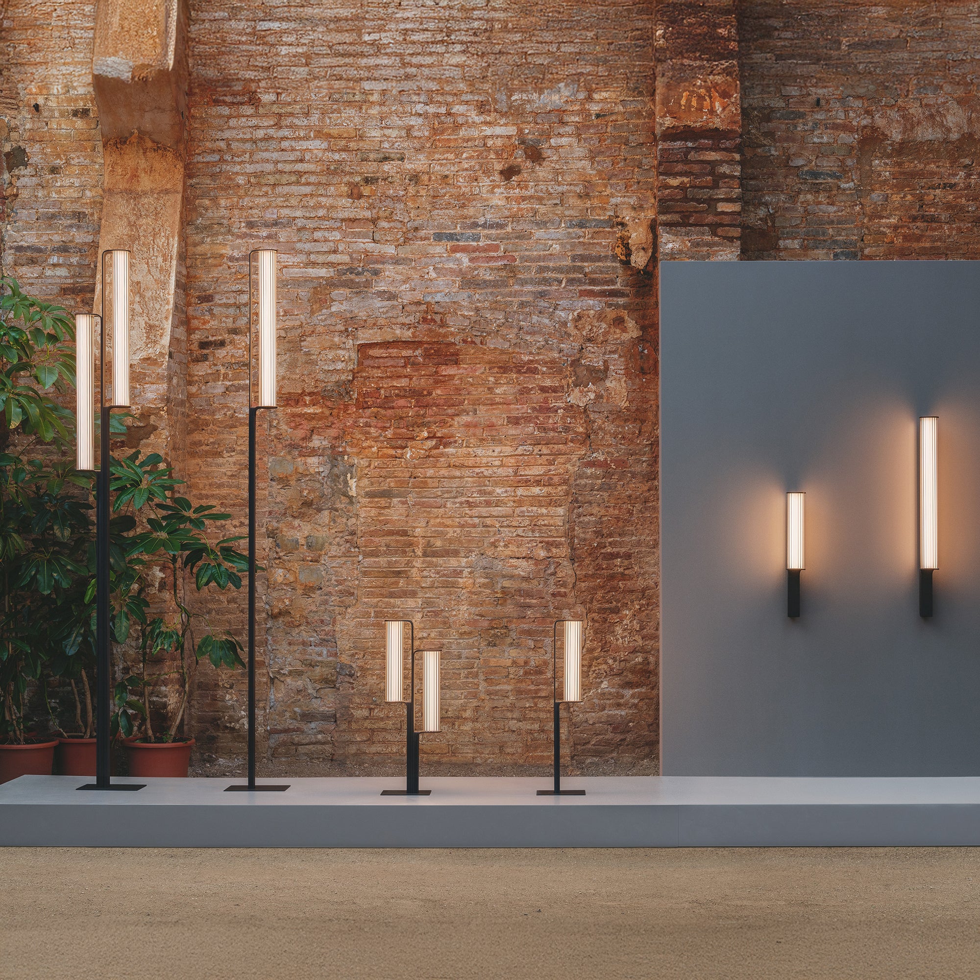 VIBIA CLASS OUTDOOR 2810 / 2815 pastatomas lauko šviestuvas 250 cm
