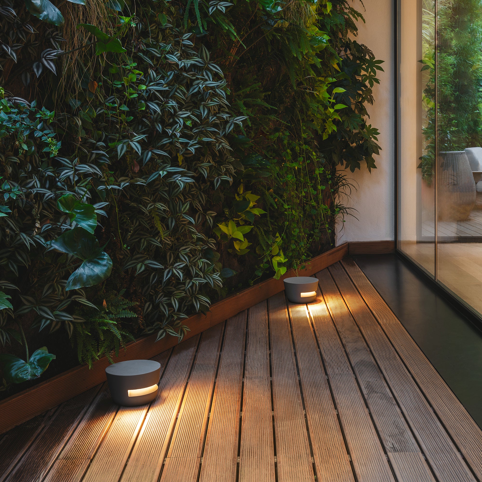 VIBIA DOTS OUTDOOR 4695 / 4697 pastatomas lauko šviestuvas