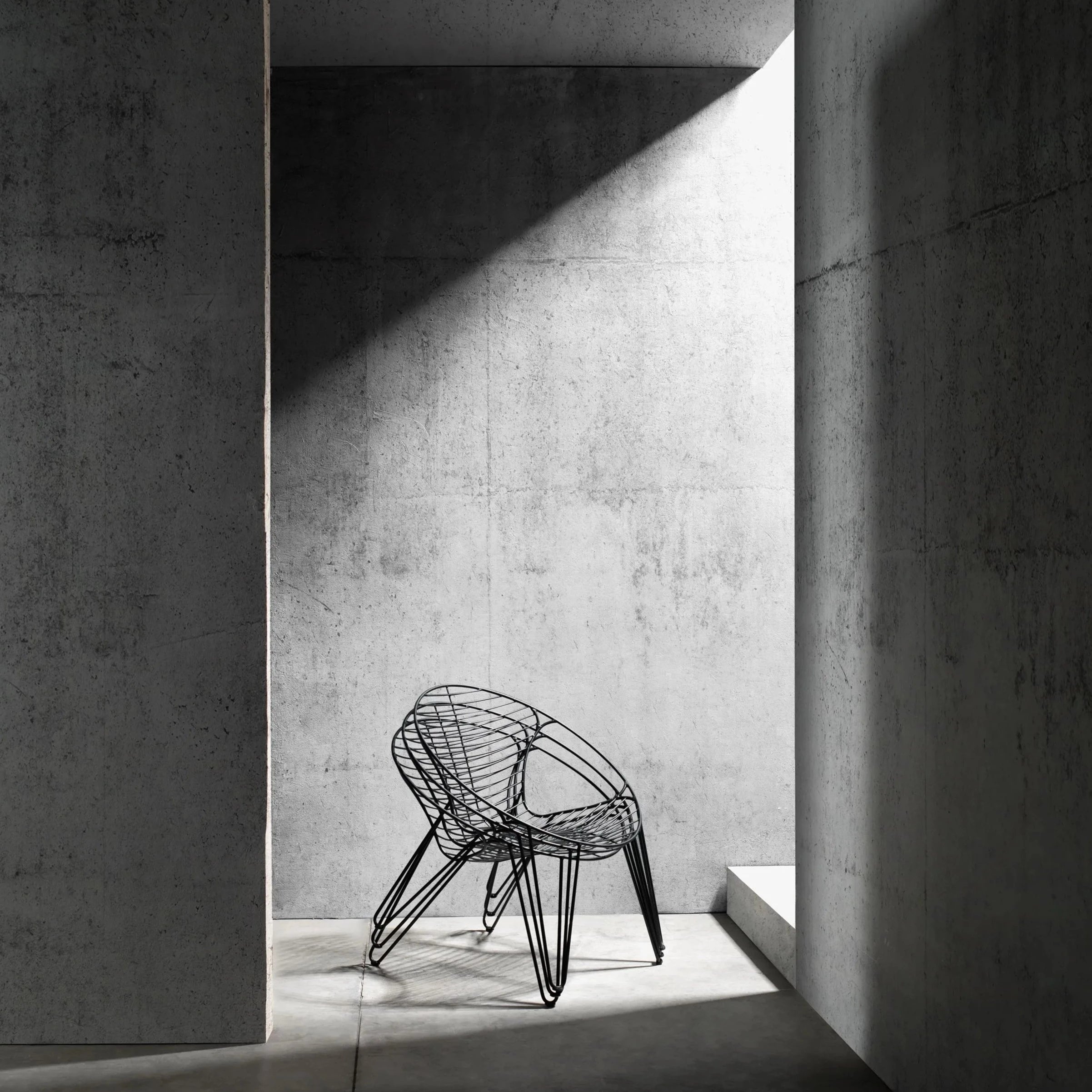 Joli Wire Low Armchair fotelis