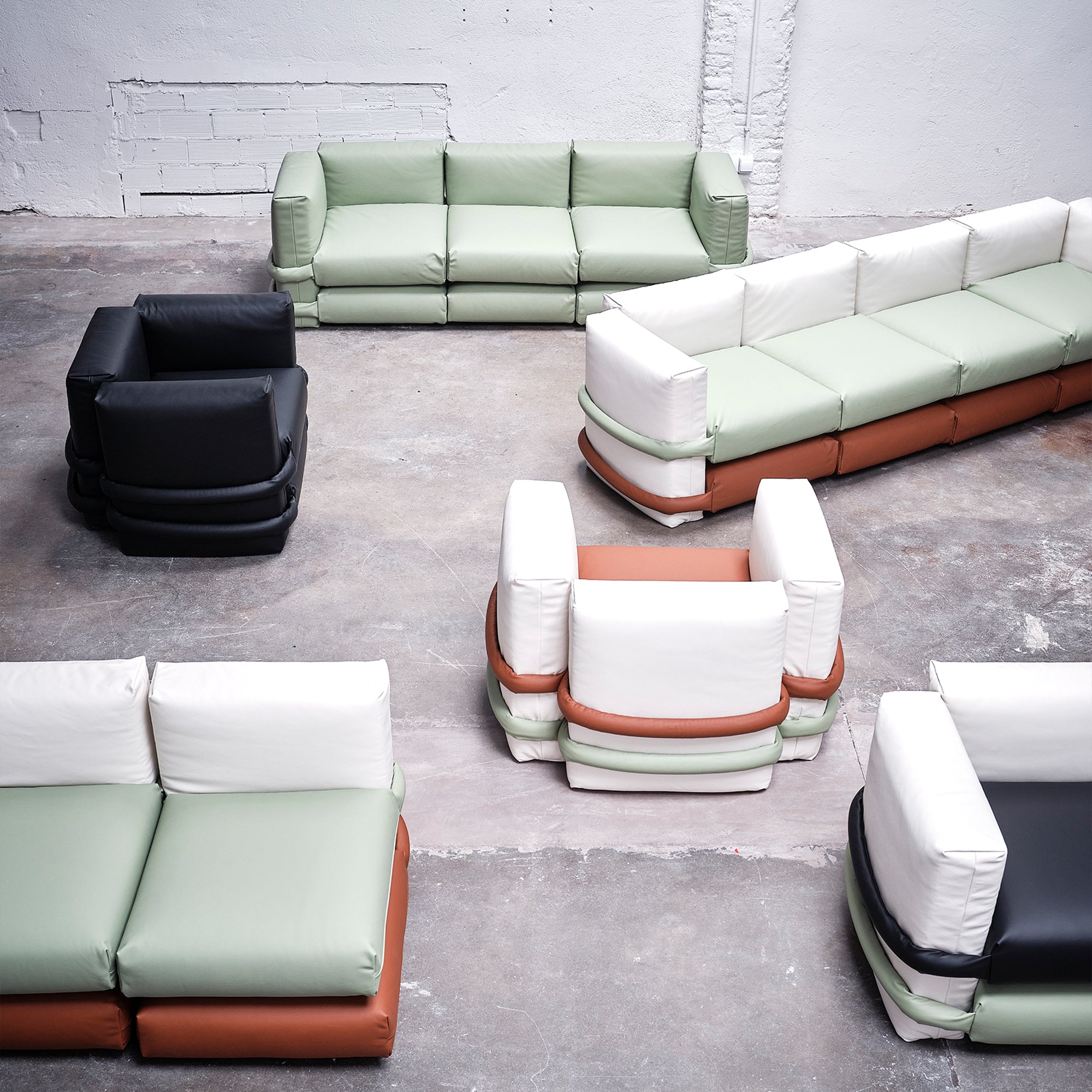 BD Barcelona Design Pillow Leather fotelis