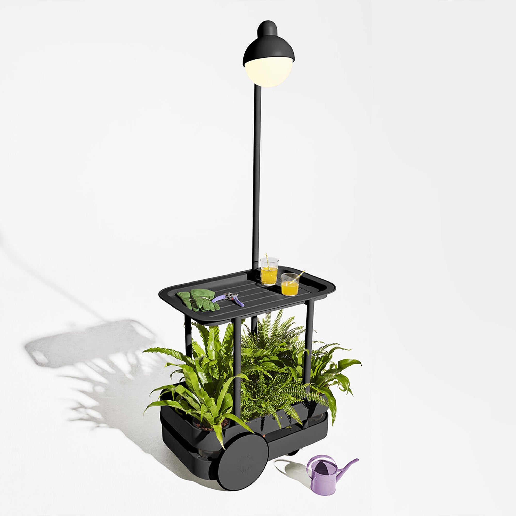 Fatboy gamintojo Jolly Trolley mobilus šoninis staliukas su šviestuvu juodos apdailos