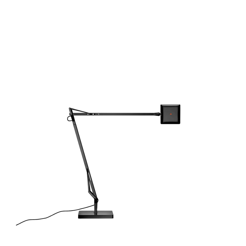 Flos Kelvin Edge Base stalinis LED šviestuvas iš juodai dengto aliuminio