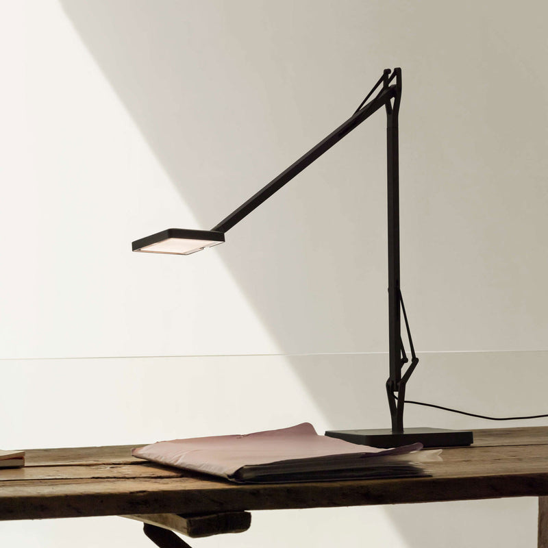 Flos Kelvin Edge Base stalinis šviestuvas