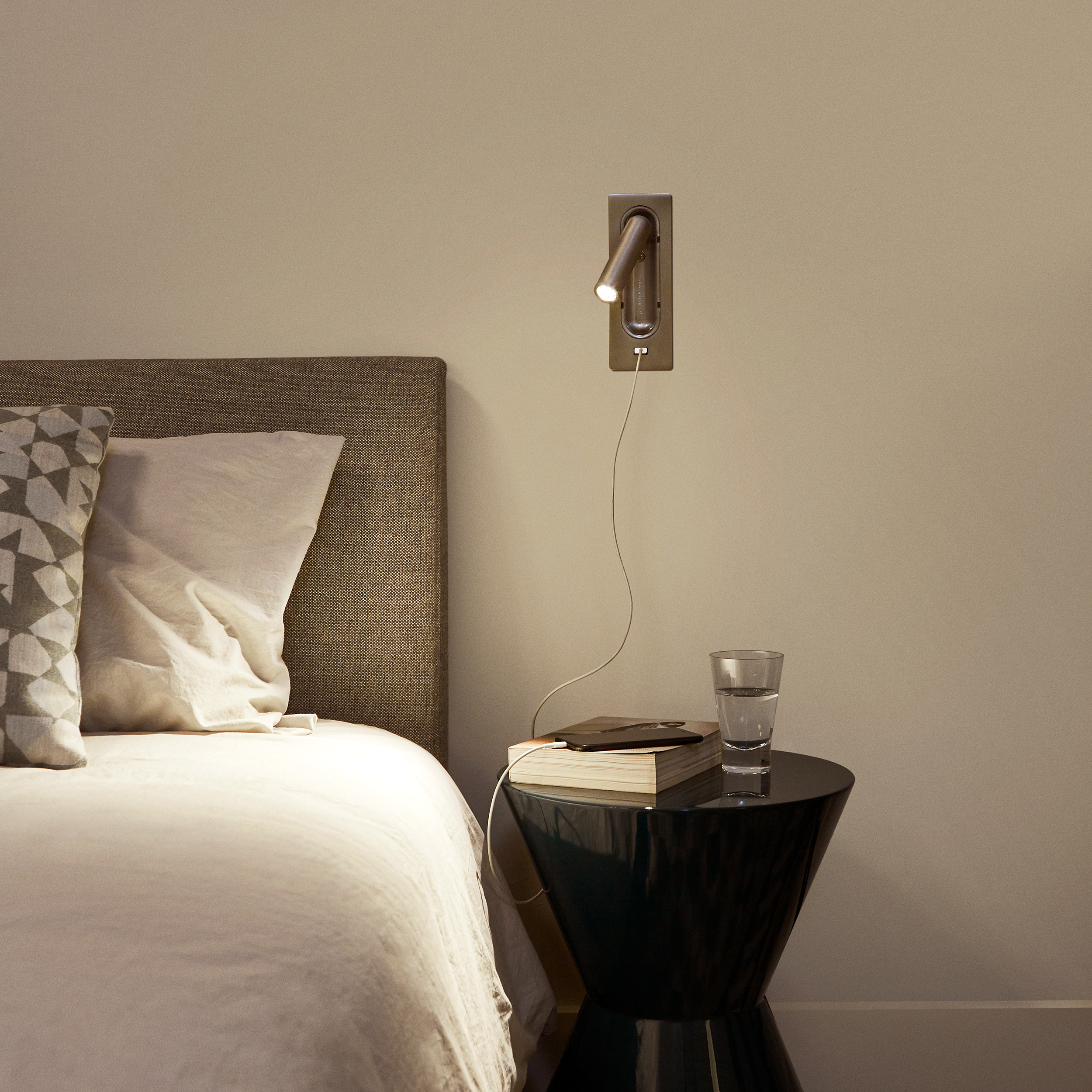 Marset Ledtube USB C sieninis šviestuvas