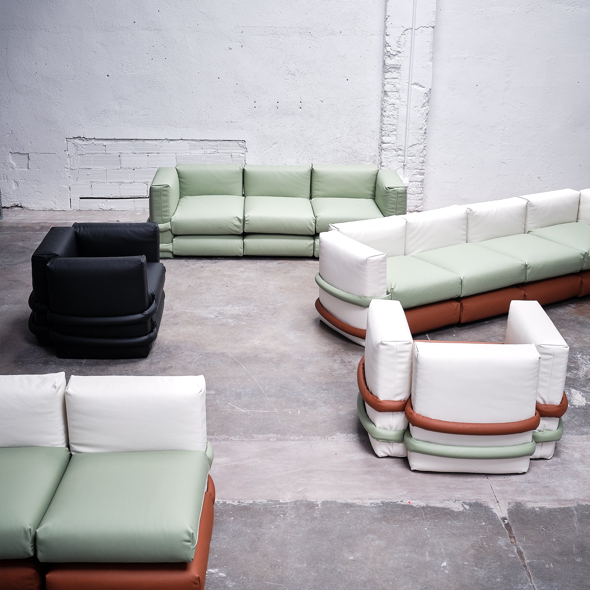 BD Barcelona Design Pillow Leather fotelis