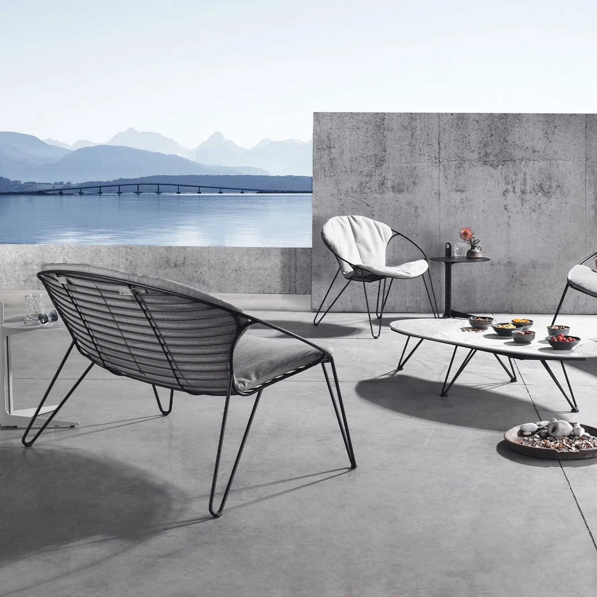 Joli Wire 2-seat sofa