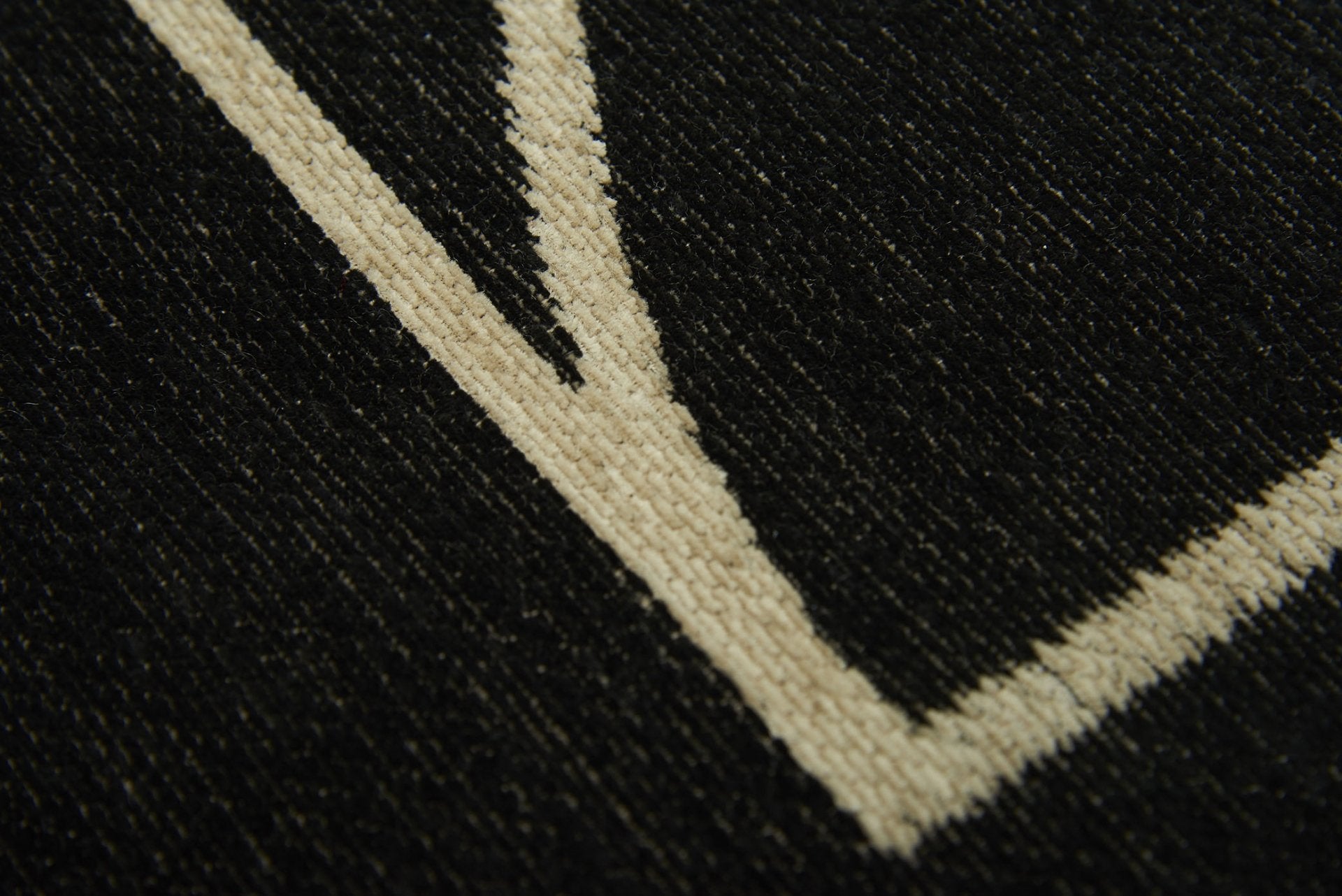 SIGNET BLACK Kilimas