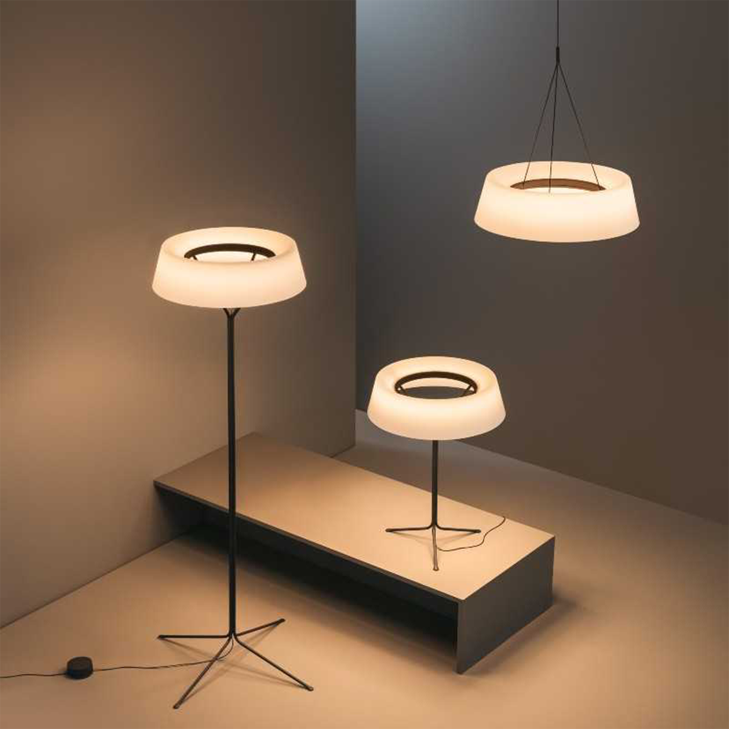 VIBIA LILY 5725 pastatomas šviestuvas