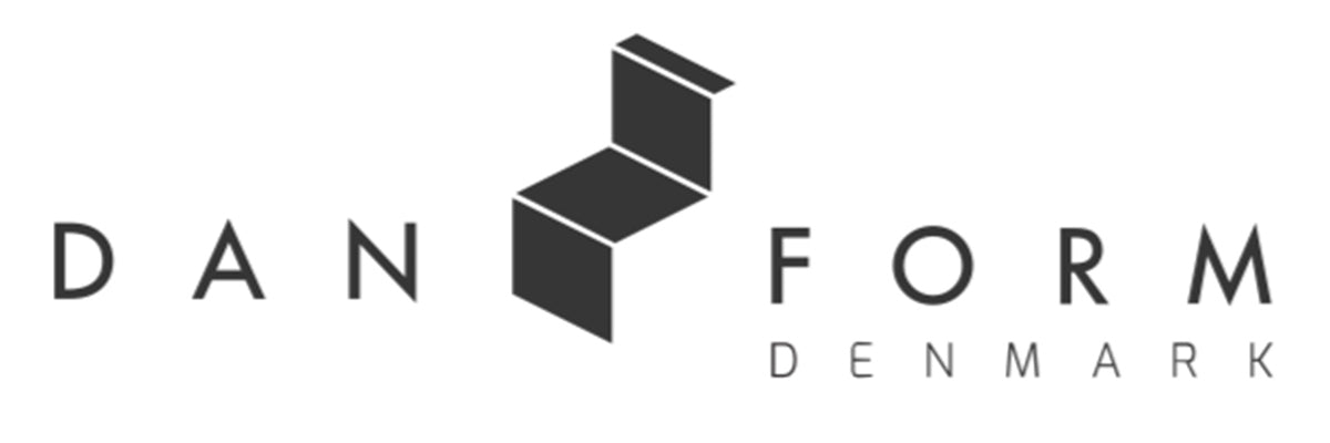 Dan Form danų baldų gamintojo logotipas. Makeyourcasa.lt internetinėje parduotuvėje visas Dan Form asortimentas.