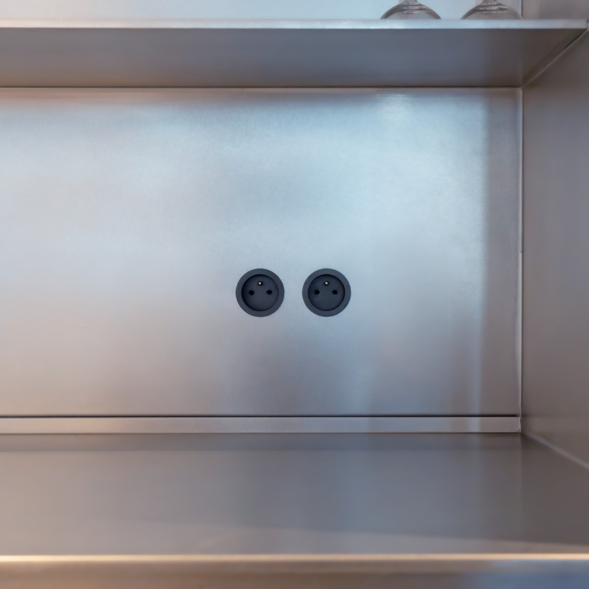 Rond 2.0 | sieninė rozetė (aliuminis arba žalvarinis rėmelis)