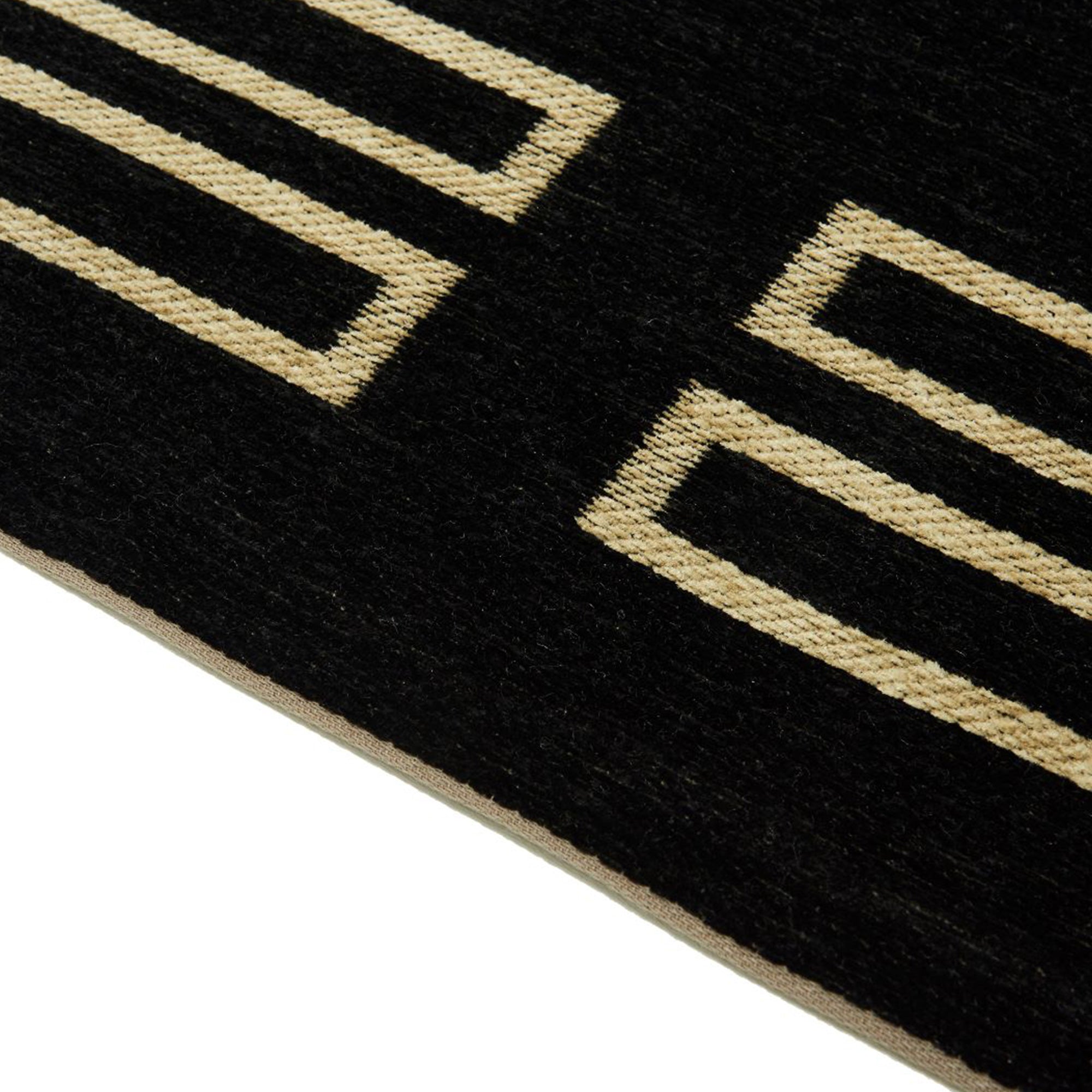 Royal black juodos spalvos kilimas iš arti