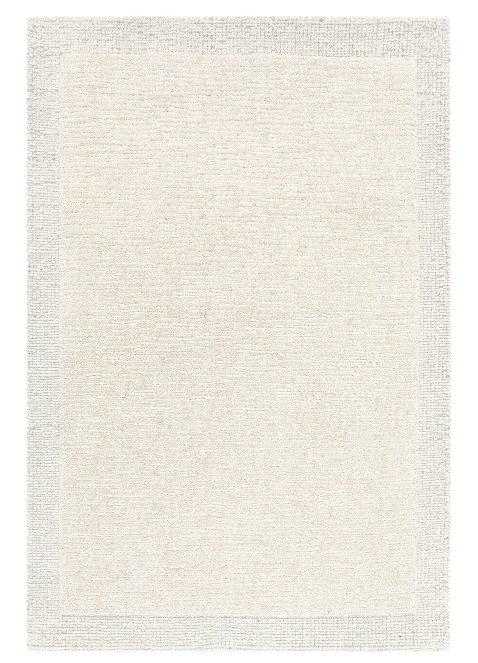 Natūralios vilnos šviesios smėlio spalvos kilimas su skirtingu raštu aplink kilimo kraštą. Makeyourcasa.lt | Carpetdecor