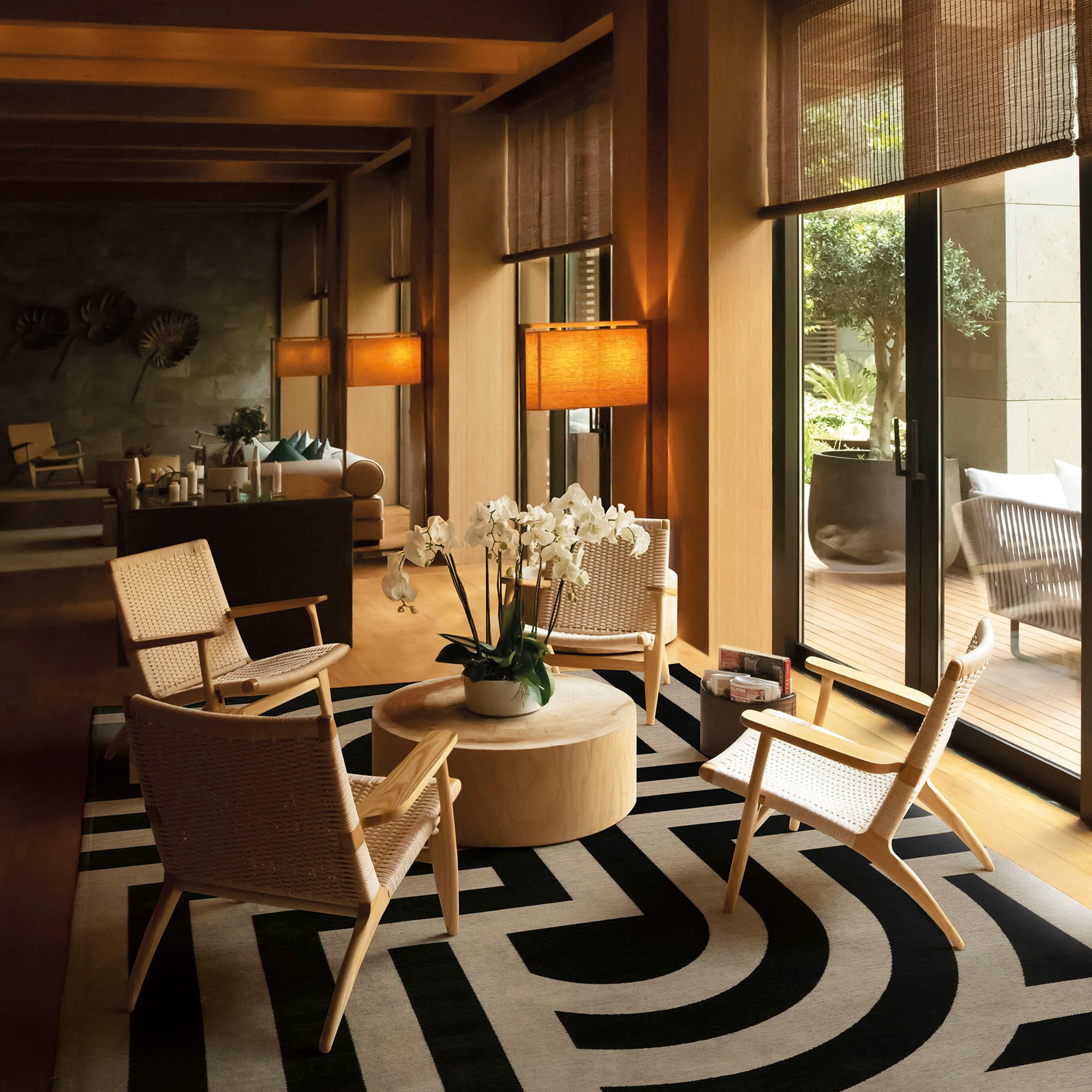 Tiffany black kilimas moderniame interjere