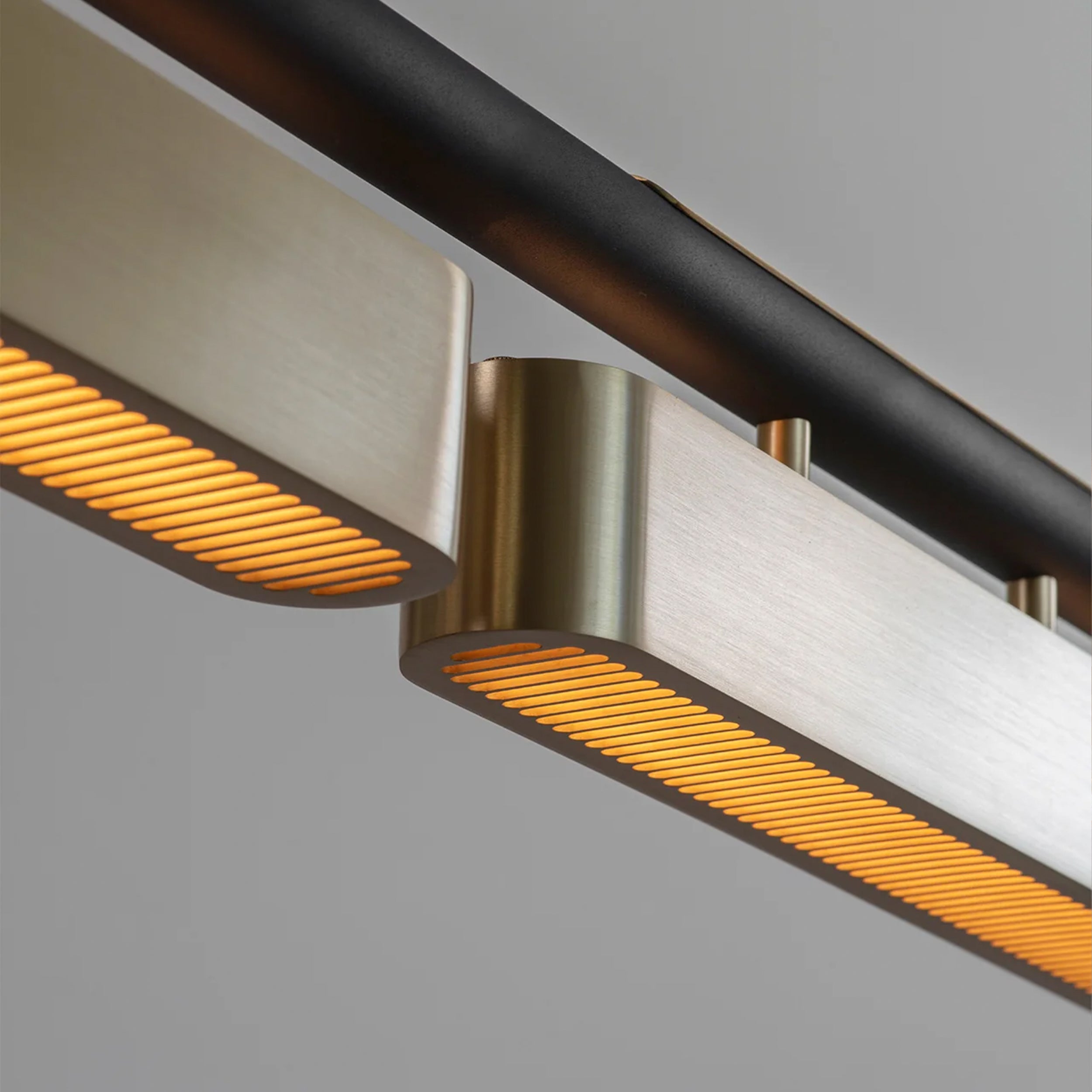 Bert Frank Colt Triple pakabinamas šviestuvas