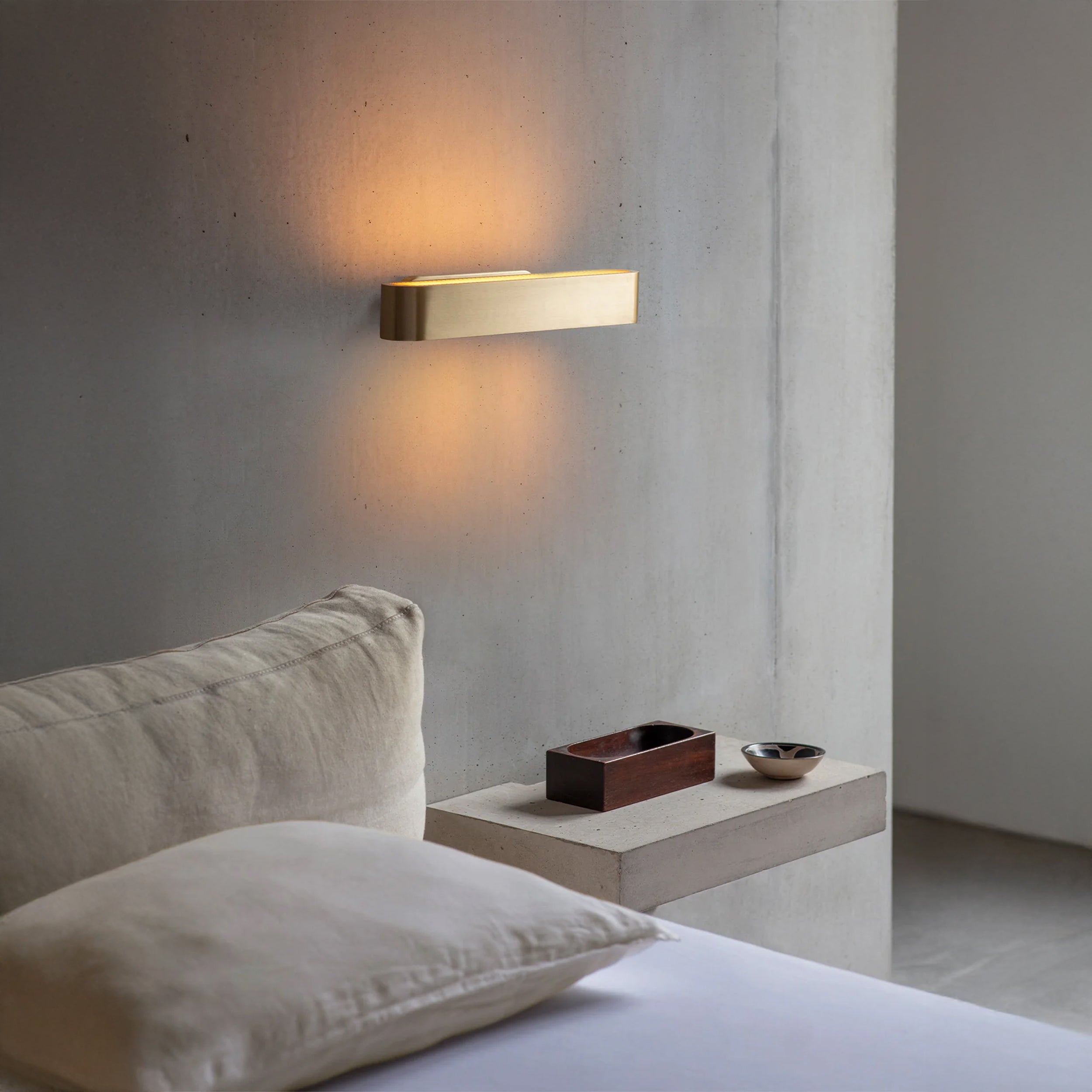 Bert Frank Colt Flush sieninis šviestuvas