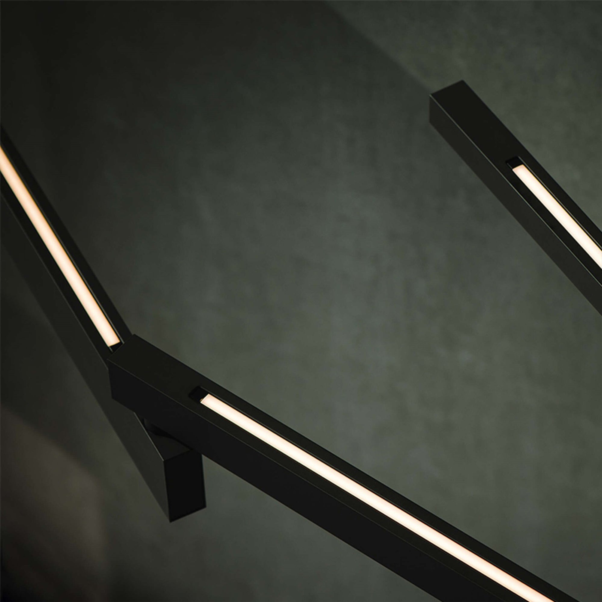 Flos Black Flag sieninio šviestuvo LED šviesos šaltinis skleidžiantis šviesą
