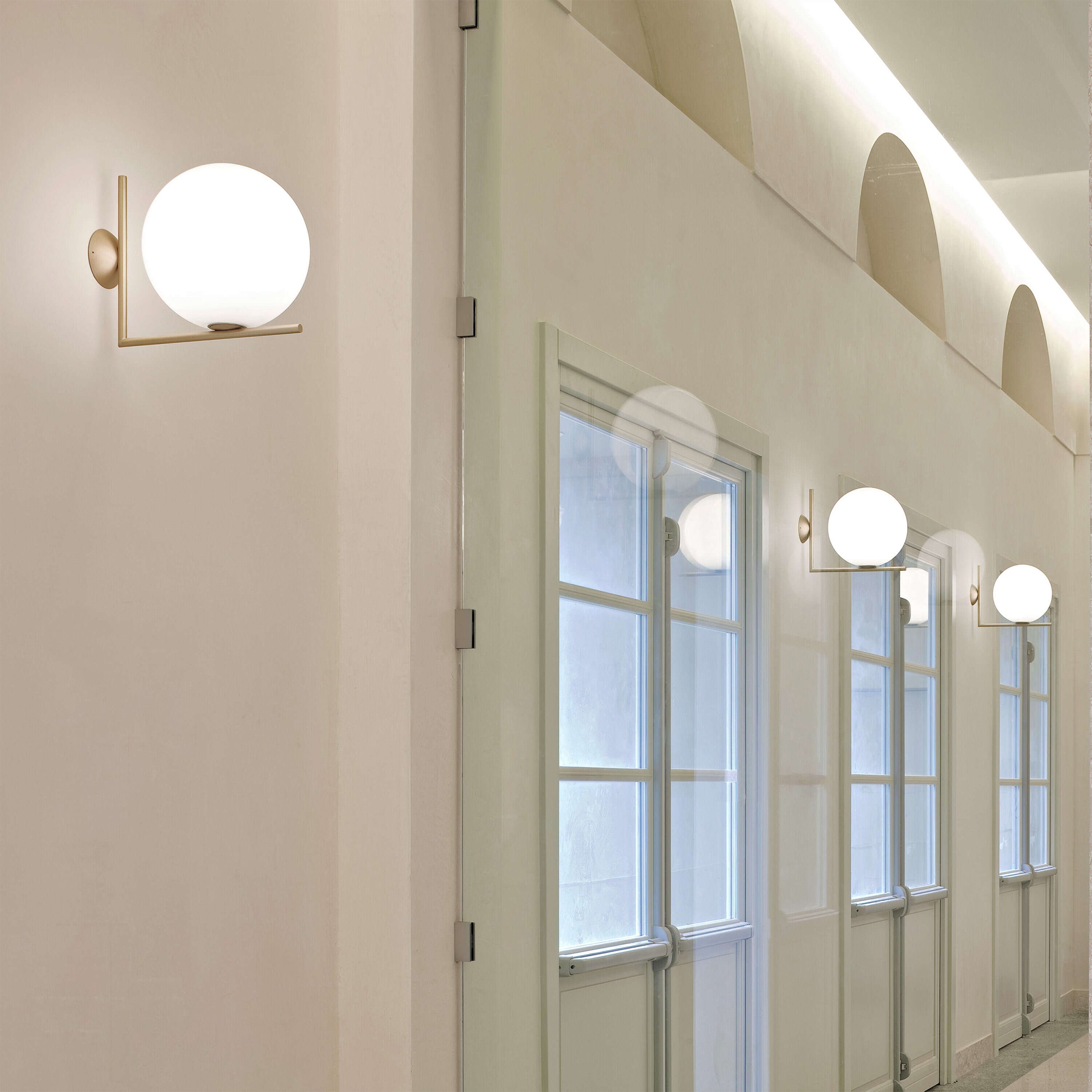 Flos IC Lights C/W sieninis šviestuvas