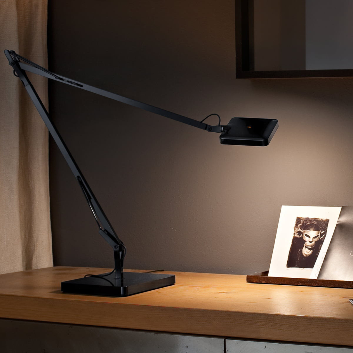 Flos Kelvin Edge Base stalinis šviestuvas