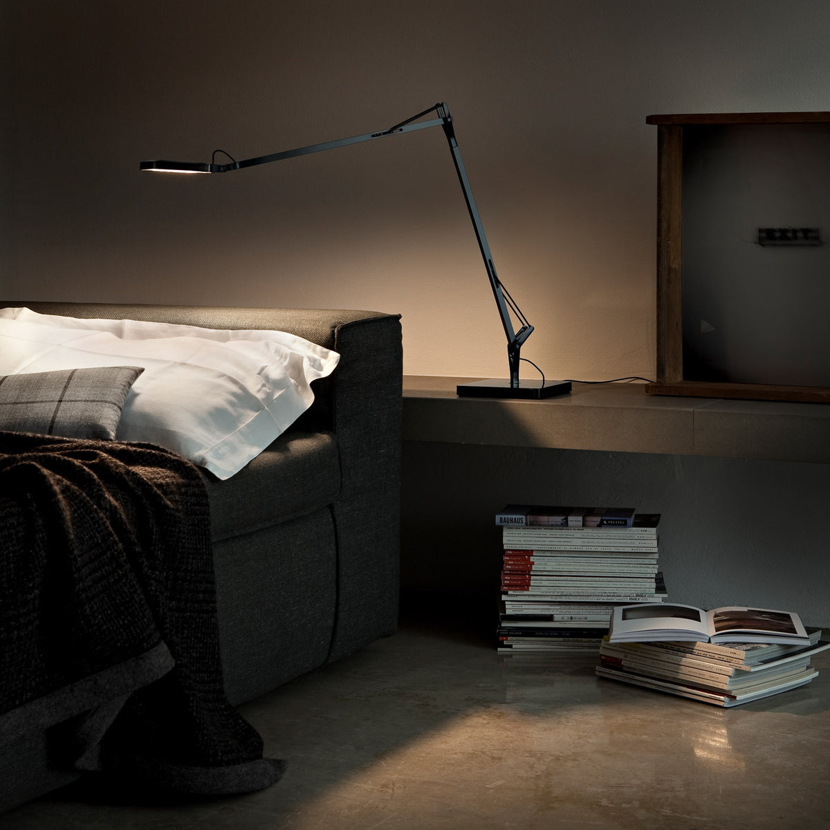 Flos Kelvin Edge Base stalinis šviestuvas