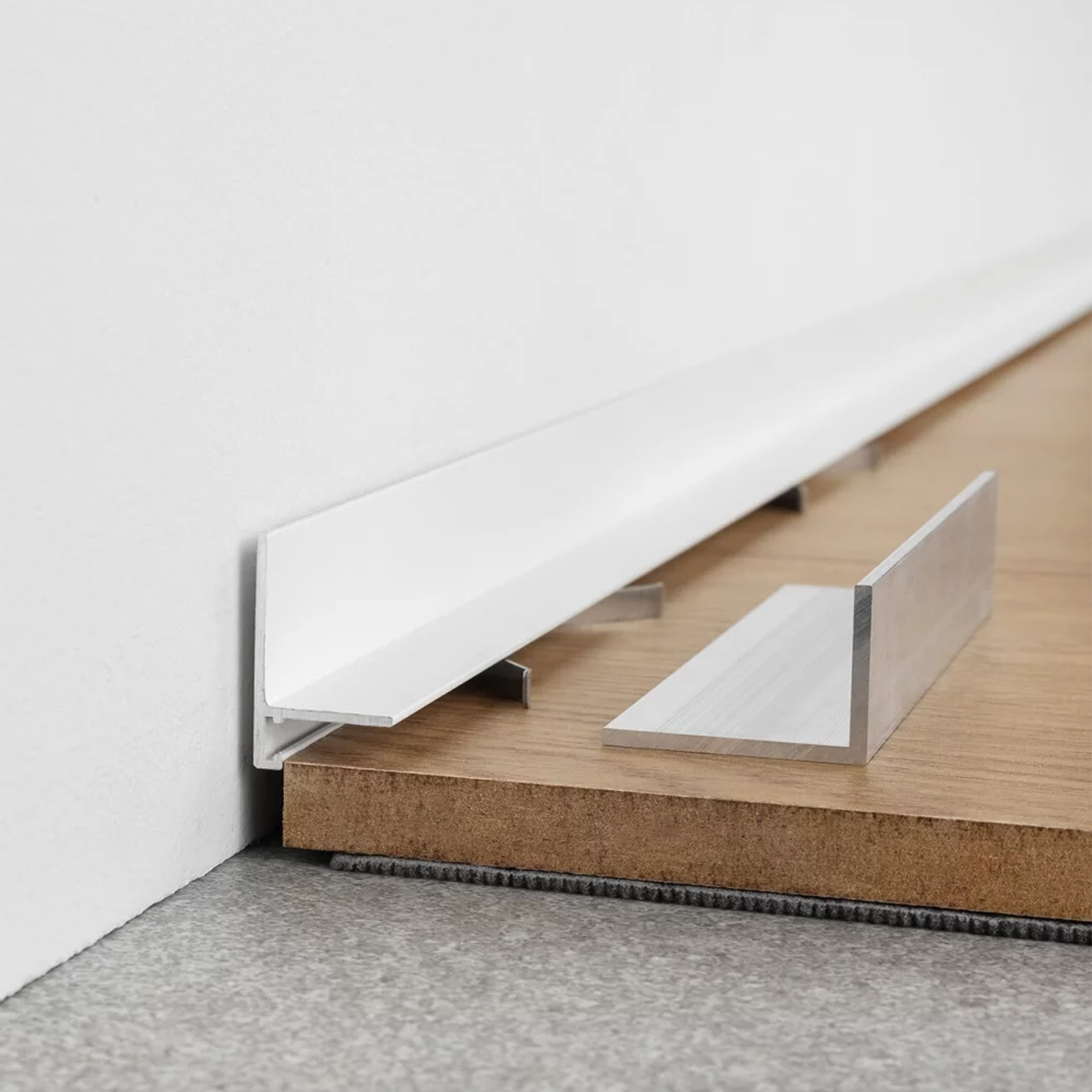 Aliuminio grindjuostė Minileiste SL16x5 – minimalistinis dizainas ir lengvas montavimas