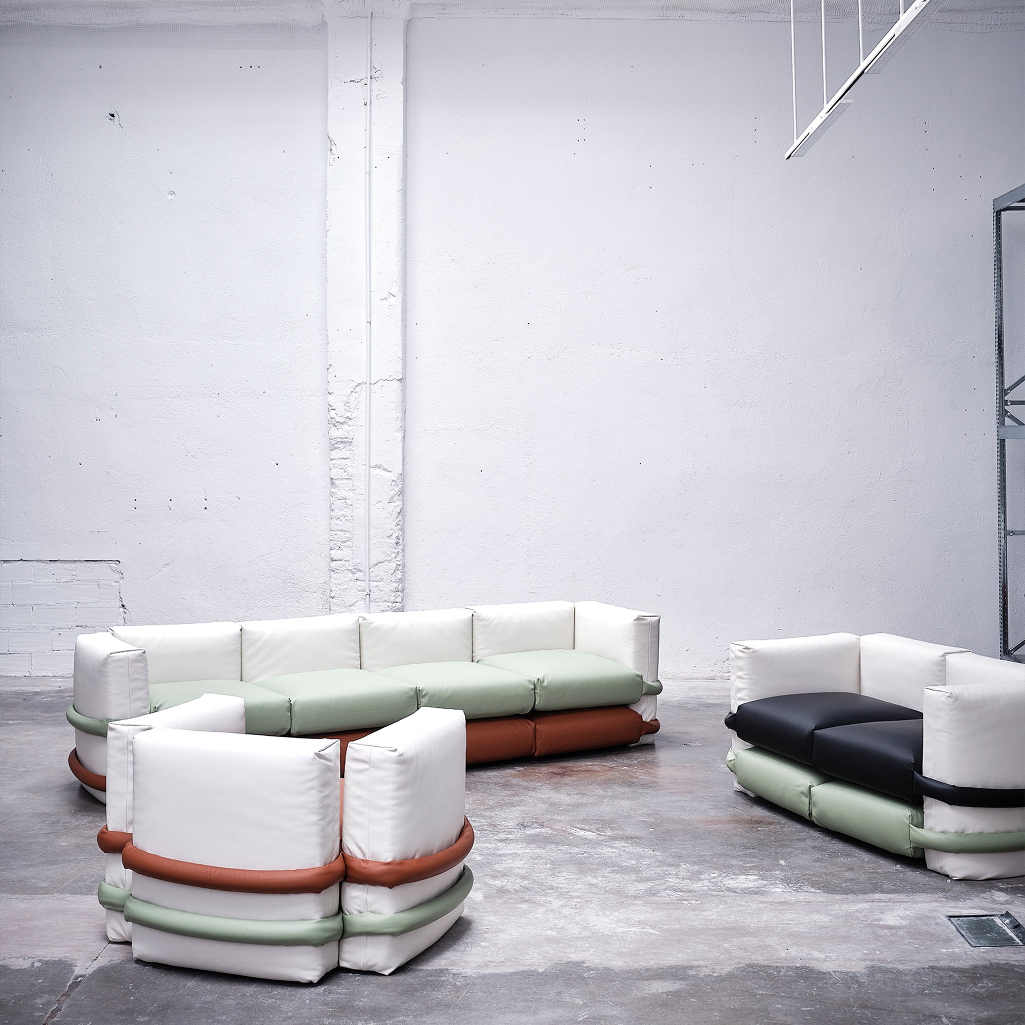 BD Barcelona Design Pillow Leather fotelis